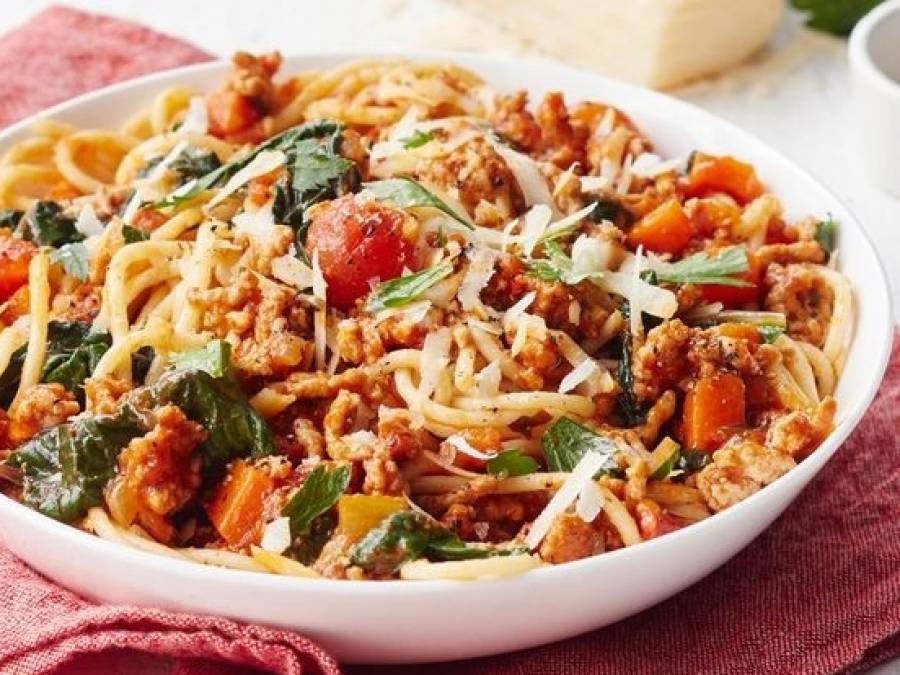Chicken bolognaise with carrots, celery and spinach